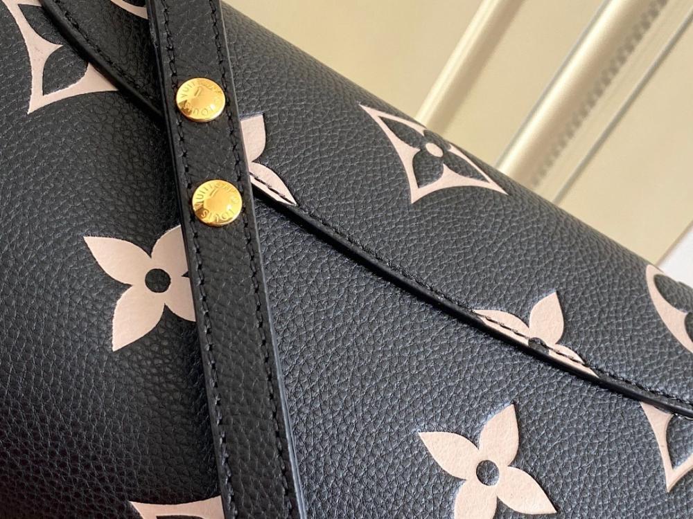 Elegant Leather Shoulder Bag 24x14x9cm