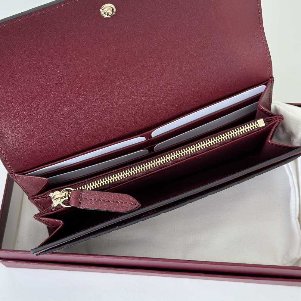 Wallet Style 445022894