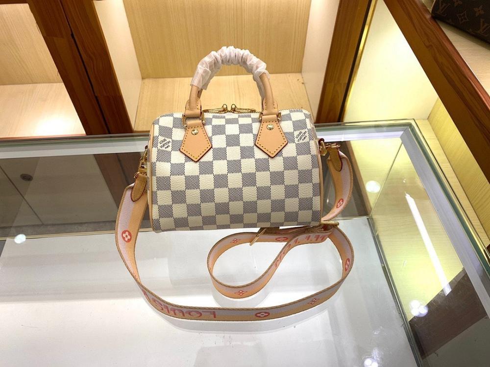 Elegant Refined Leather Travel Bag Style 1200080149