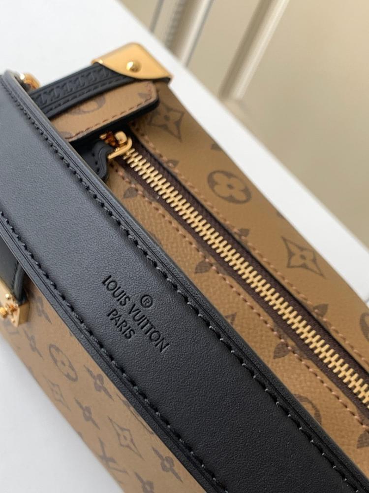 Stylish Refined Leather Crossbody Bag 21x14x6cm