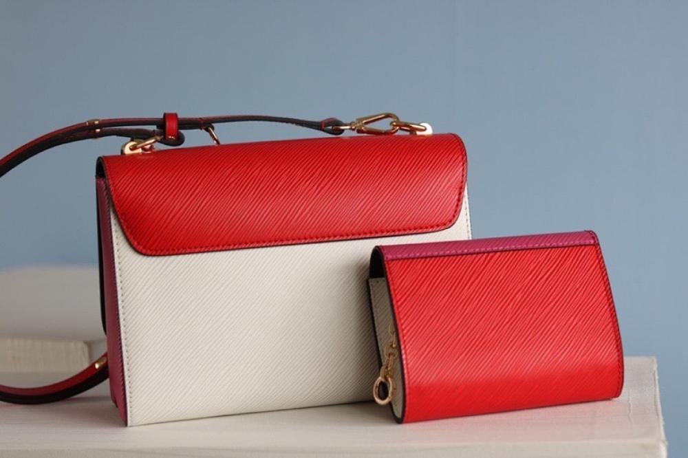 Twist Leather Shoulder Bag 23x18x8cm