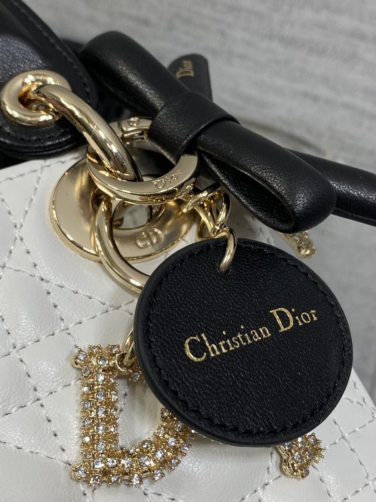 Classic Top Handle Bag Style 25421622