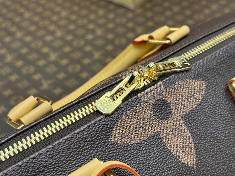 Stylish Refined Monogram Shoulder Bag 25x19x15cm