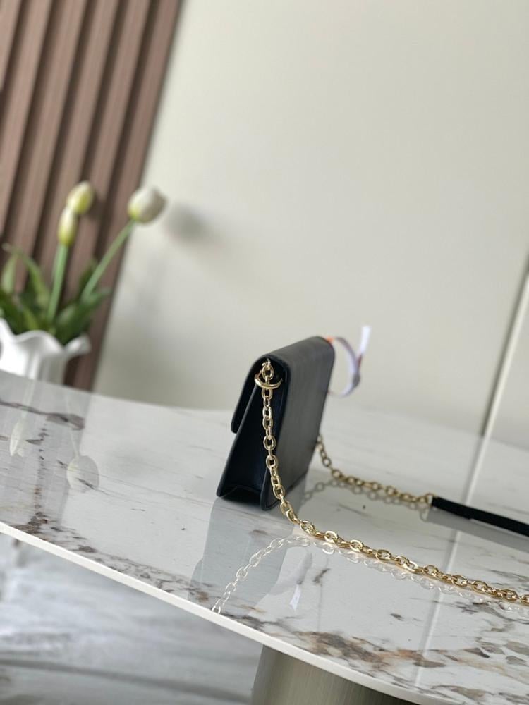 Elegant Monogram Leather Top Handle Bag 20x11.5x4cm