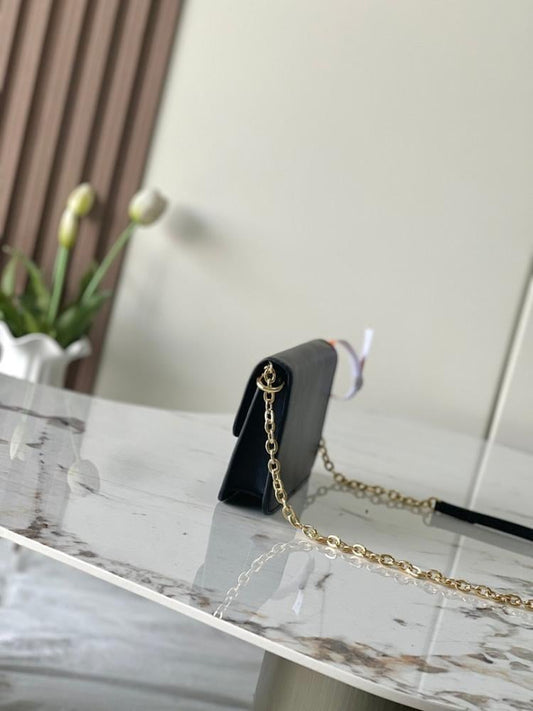 Elegant Monogram Leather Top Handle Bag 20x11.5x4cm
