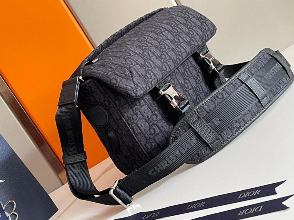 Classic Luxury Black Quilted Jacquard Shoulder Bag