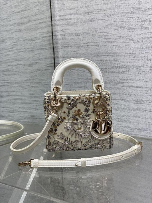 Wallet Style 476416986