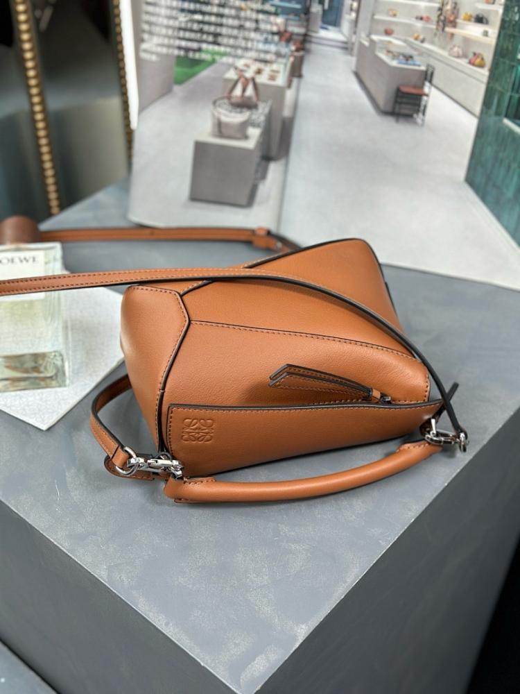 Stylish Leather Crossbody Bag 18x8x12.5cm