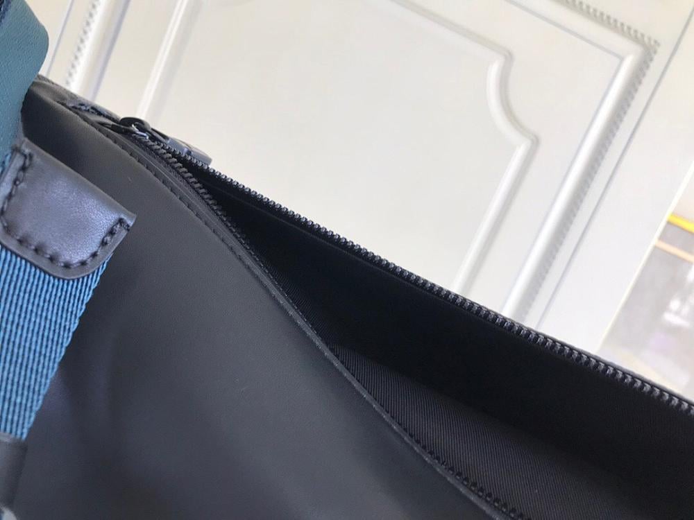 Modern Italian-Inspired Calfskin Crossbody Bag 47x20x9cm