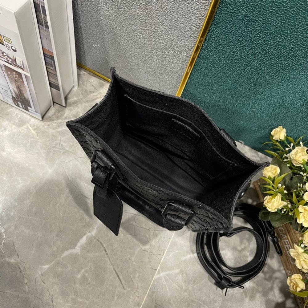 Stylish Refined Monogram Leather Shoulder Bag 19x22x7cm