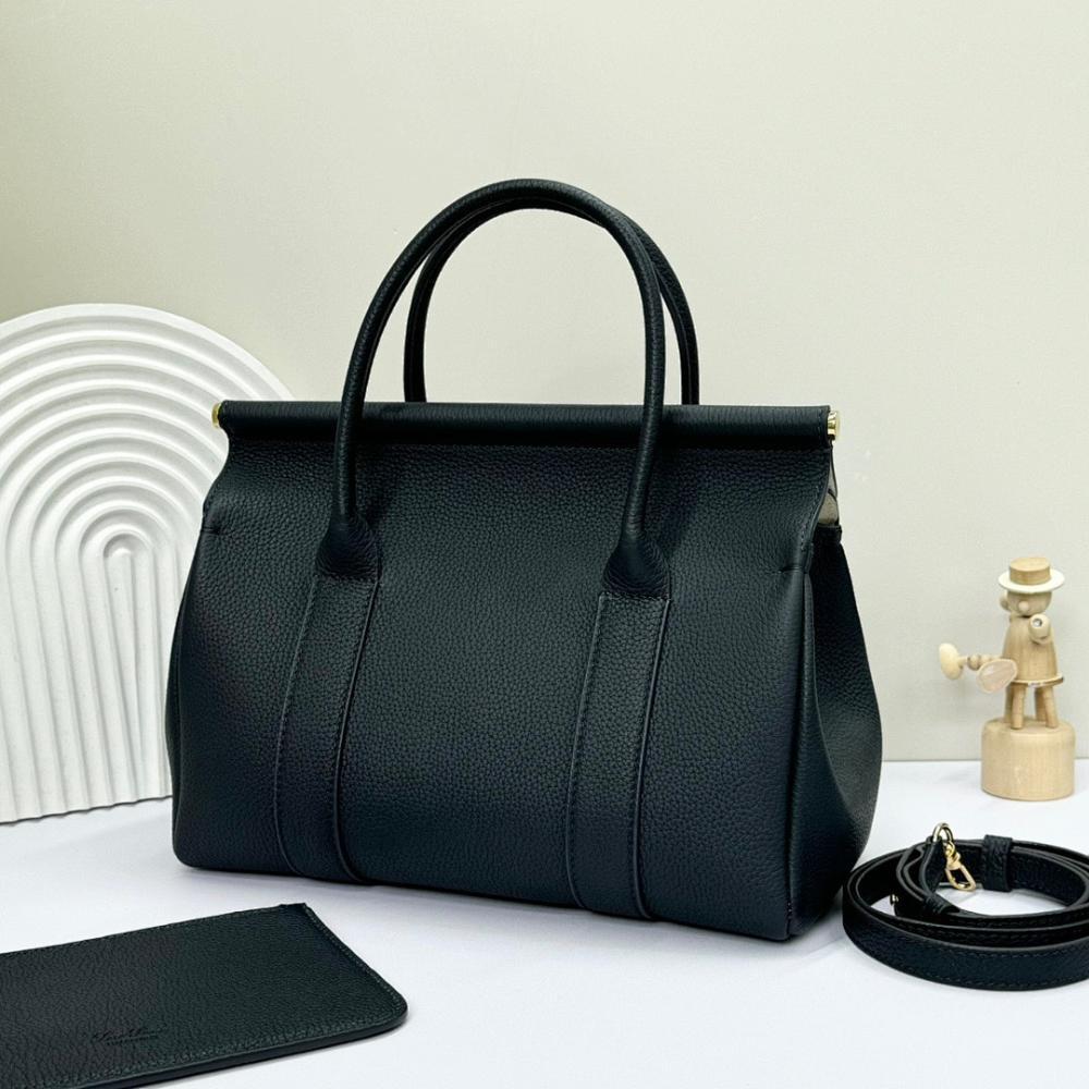 Classic Refined Calfskin Shoulder Bag 25x18x12.5cm