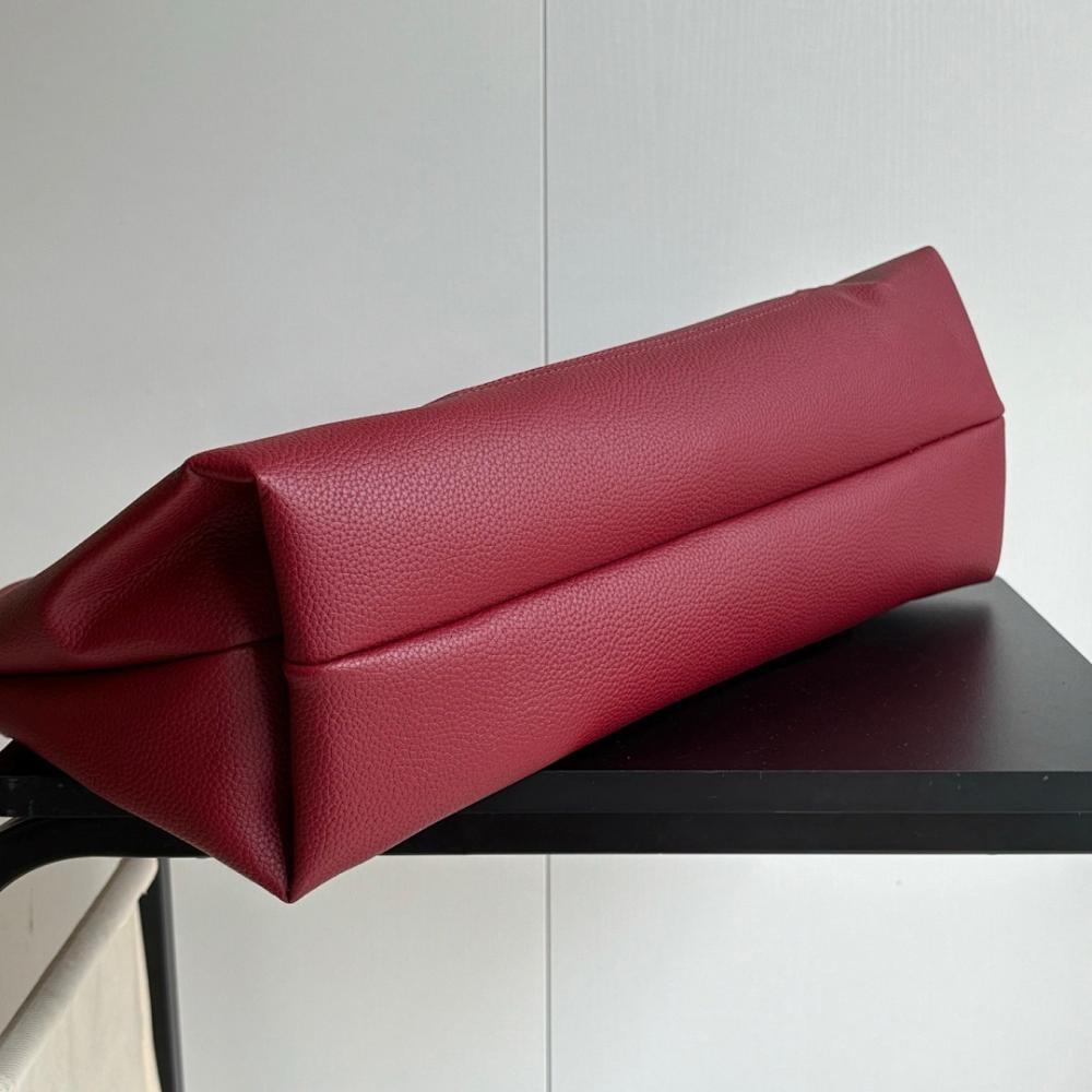 Classic Italian-Inspired Crossbody Bag 46x26x26cm