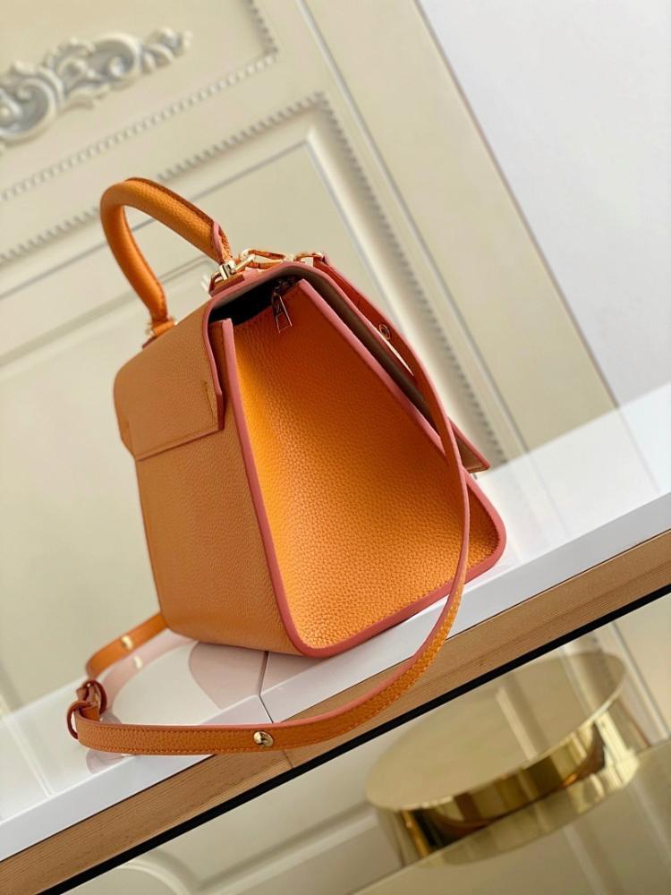 Twist Leather Shoulder Bag 29x21x12cm