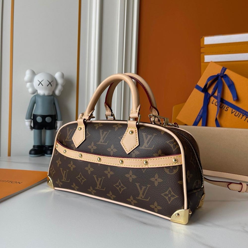 Modern Refined Studded Leather Crossbody Bag 27x14x10cm