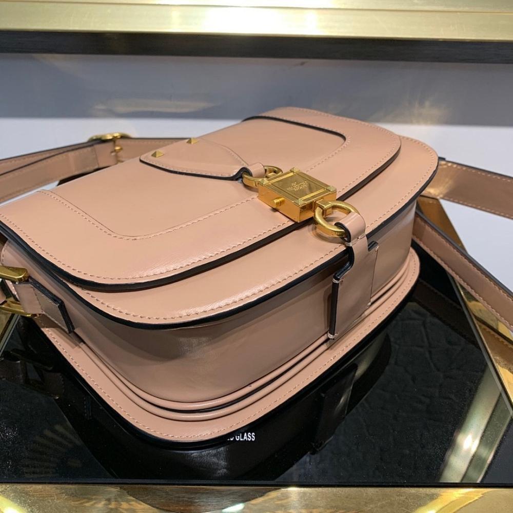Stylish Gold Leather Shoulder Bag 22x18x7cm