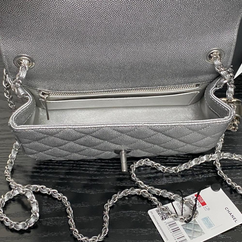 Classic Shoulder Bag