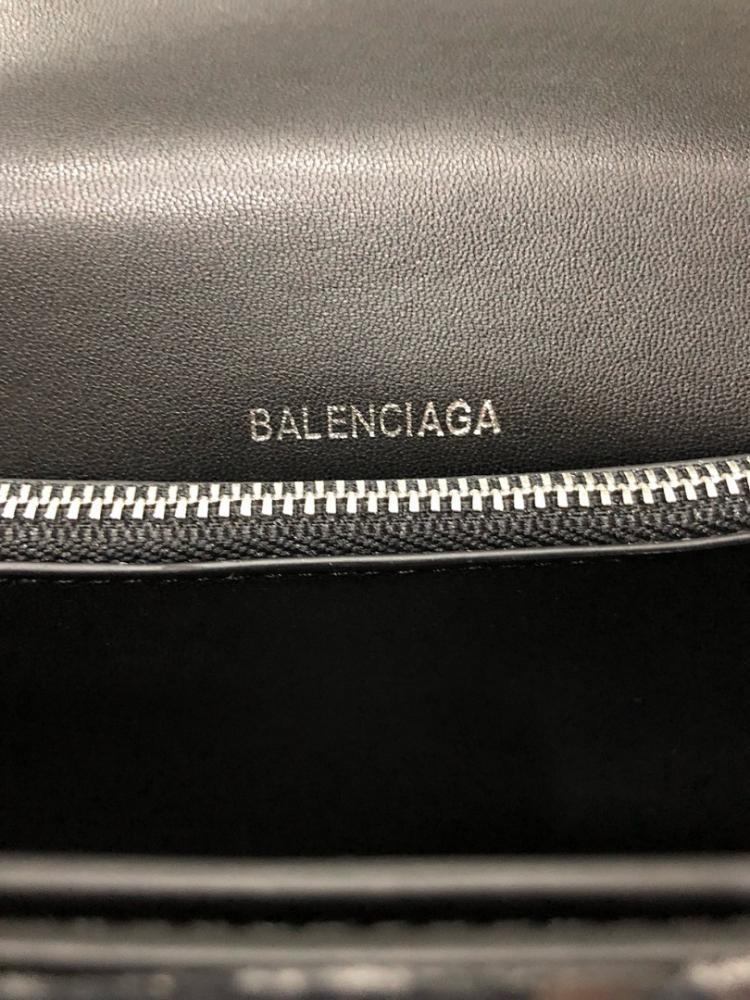 Stylish Calfskin Shoulder Bag 25x15x9.5cm