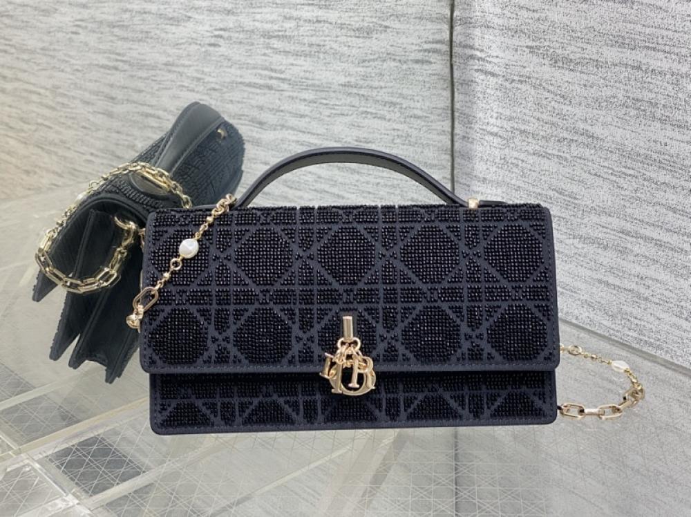 Wallet Style 472739487